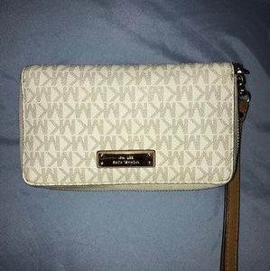 Michael kors wallet
